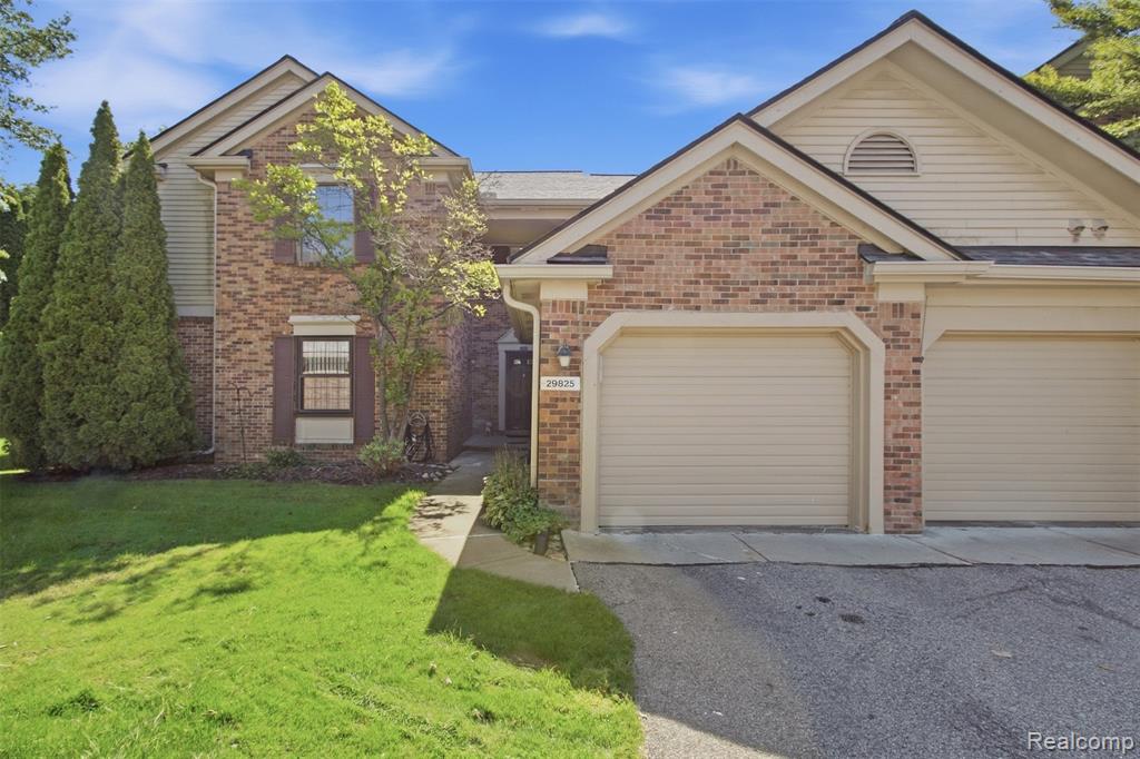 29825 Indian Trail Trail, Farmington Hills — photo 1