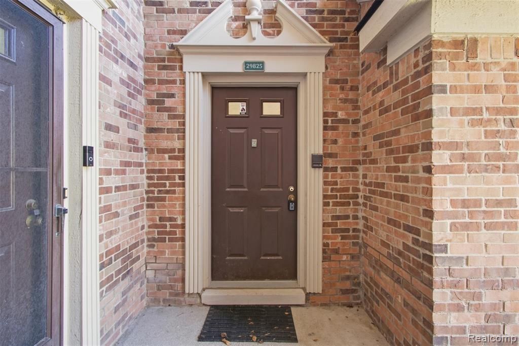 29825 Indian Trail Trail, Farmington Hills — photo 2