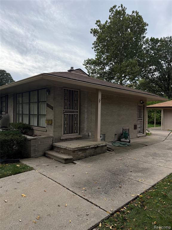 27663 Shagbark Drive, Southfield — photo 2