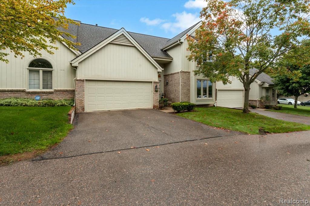 24547 Martel Drive, Farmington Hills — photo 2