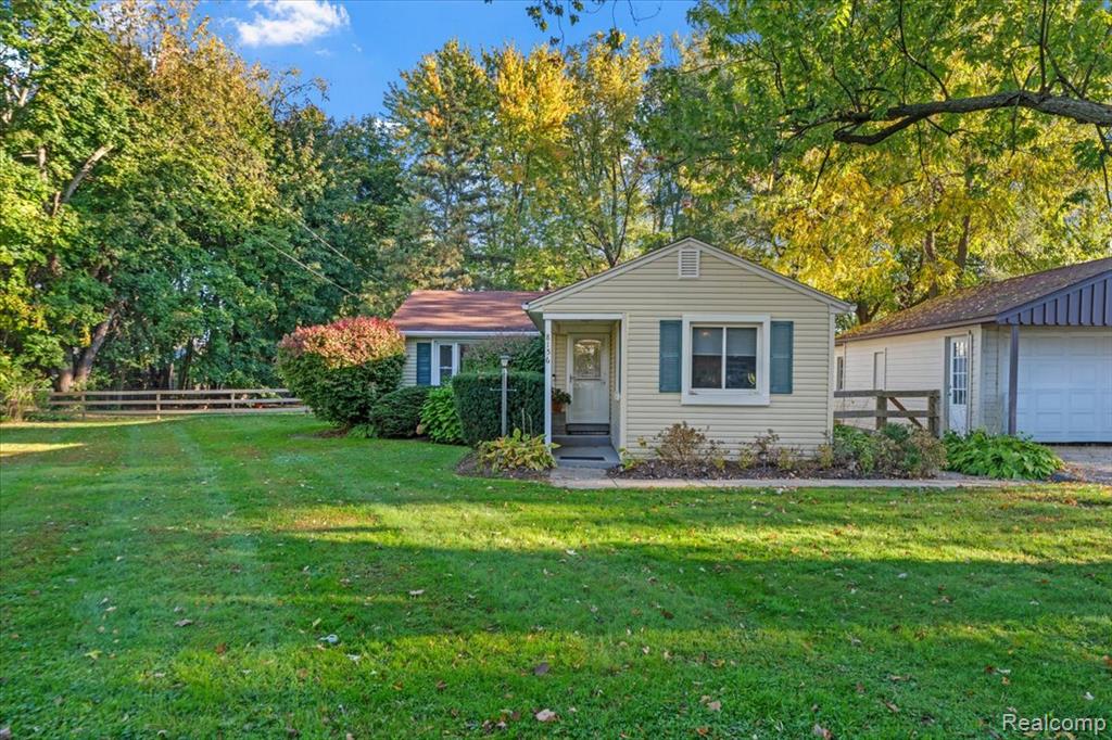 8156 Mario Street, Commerce Twp — photo 1