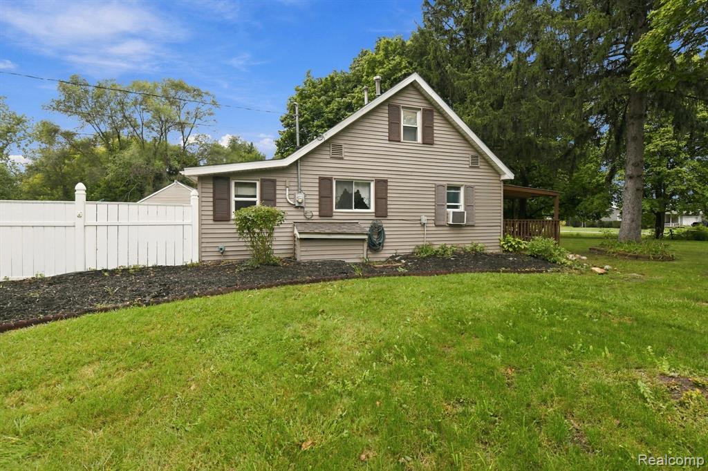 5007 Willard Road, Vienna Twp — photo 3