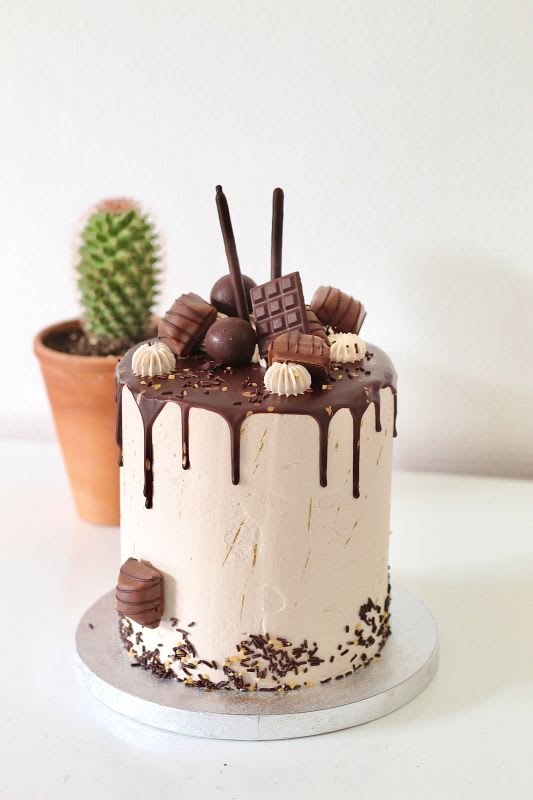 Acheter Un Gateau D Anniversaire A Sartrouville Allocakes