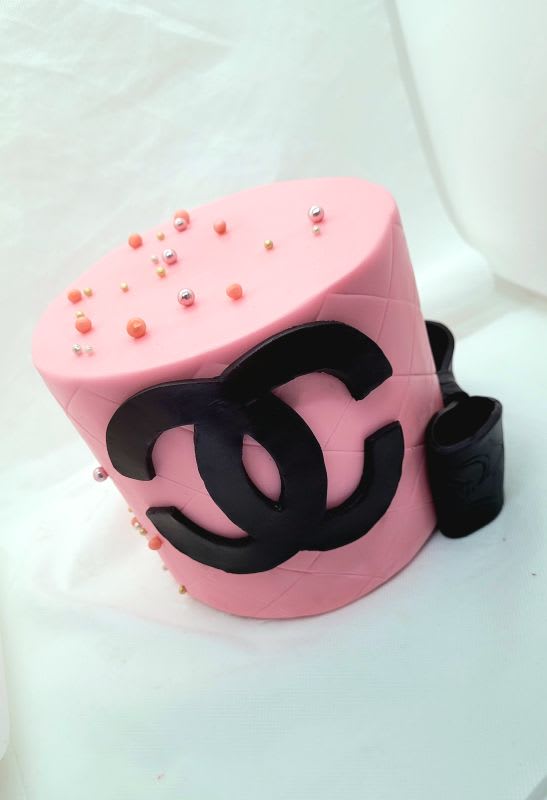 Louis Vuitton - Decorated Cake by ImagineCakes - CakesDecor