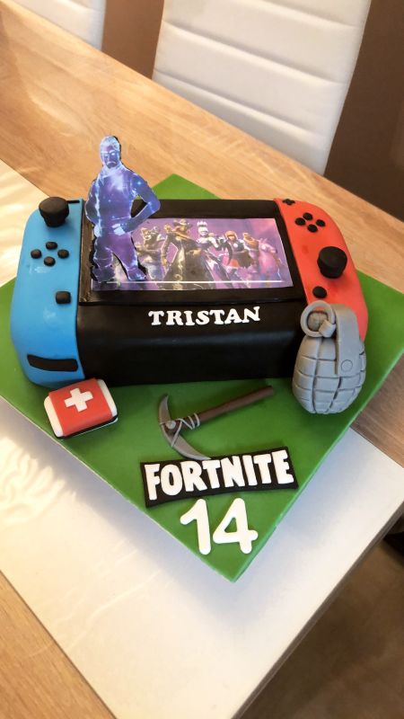 xyecpa acheter un gateau anniversaire licorne fortnite un patissier cakedesigner a paris - fortnite anniversaire gateau