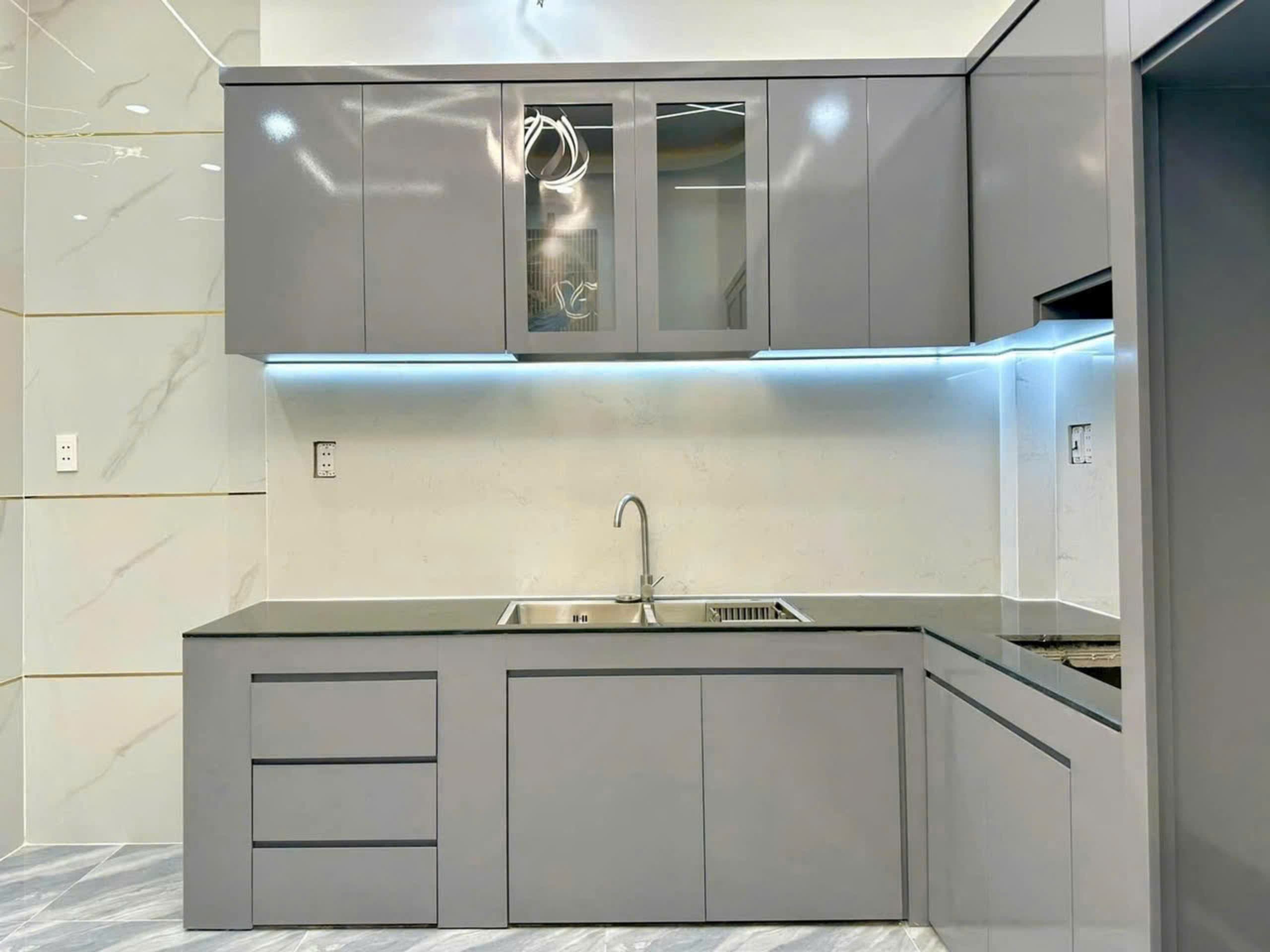 Hình khu vực bếp tiện nghi và sạch sẽ