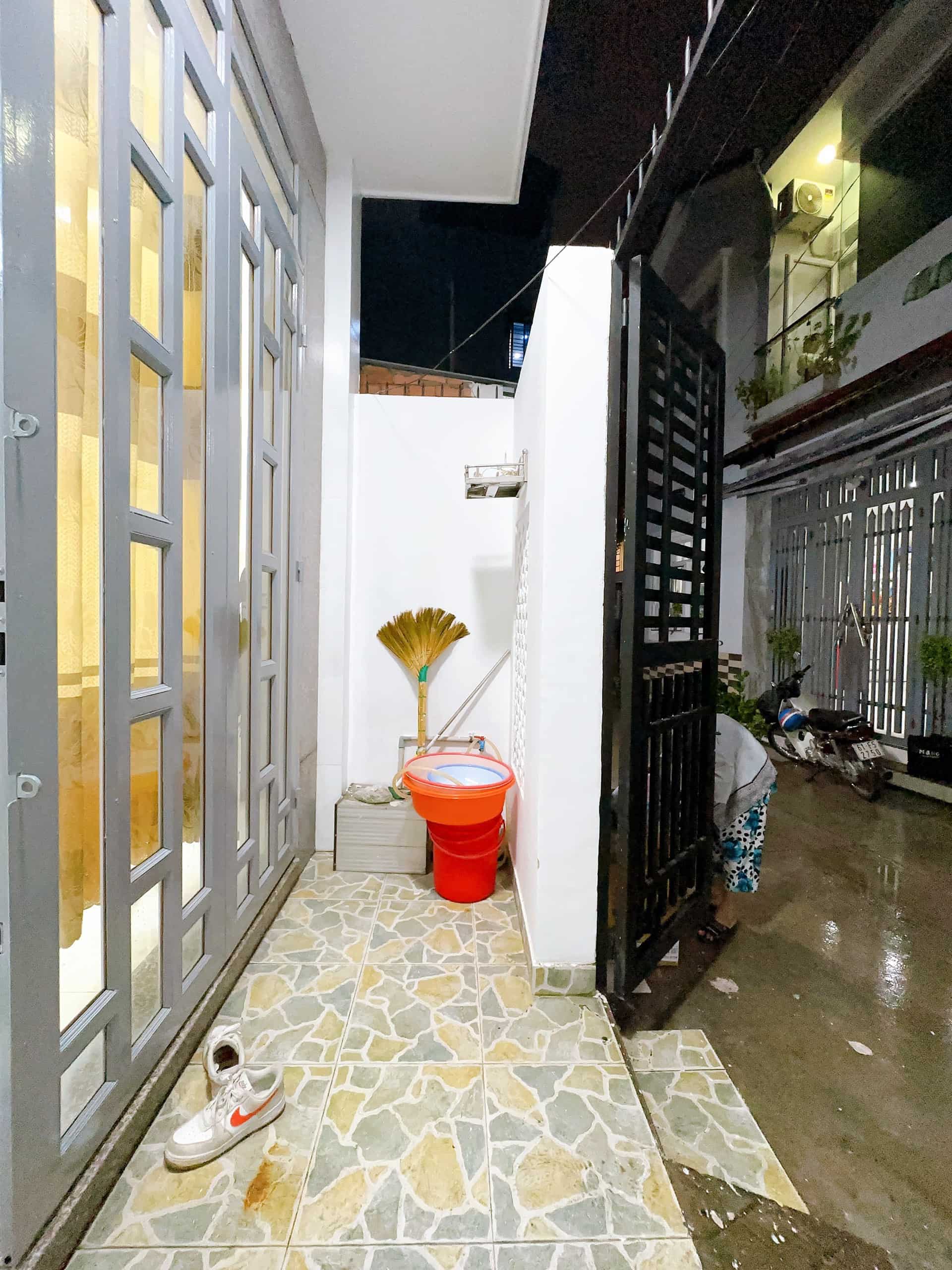 Hệ thống đèn chiếu sáng hiện đại, tạo không gian ấm cúng