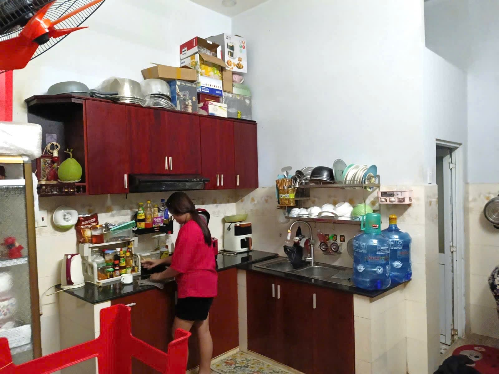 Phòng bếp hiện đại, tiện nghi, đầy đủ thiết bị