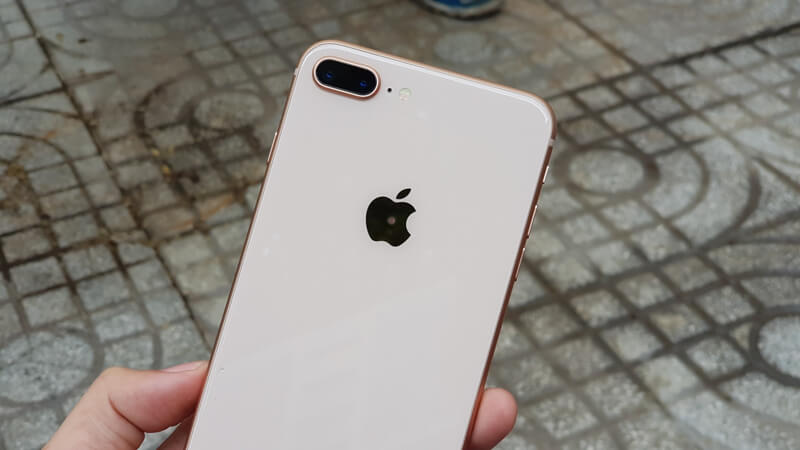 Sự xuất hiện của Notch* trên iPhone X: Lạ mắt hay thừa thãi? Mo Hop Iphone 8 Plus Xach Tay Chiec Iphone Moi Ban Ra Ha Gia Nhanh Chong Mat 596 3