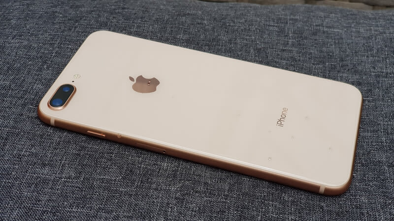 Mở hộp iPhone 8 Plus xách tay: Chiếc iPhone mới bán ra hạ giá nhanh chóng mặt iPhone 8+