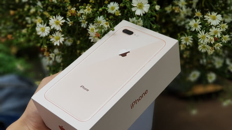 Mở hộp iPhone 8 Plus xách tay: Chiếc iPhone mới bán ra hạ giá nhanh chóng mặt 1