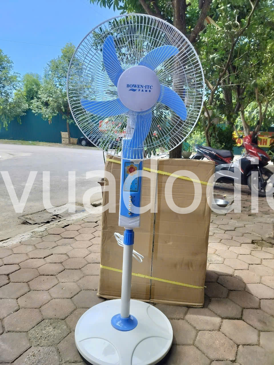 Quạt tích điện 220V kẹp bình 12V năng lượng mặt trời BOWEN-ITC Fans đa năng (1)_result Quạt tích điện 220V kẹp bình 12V năng lượng mặt trời BOWEN-ITC Fans đa năng 1