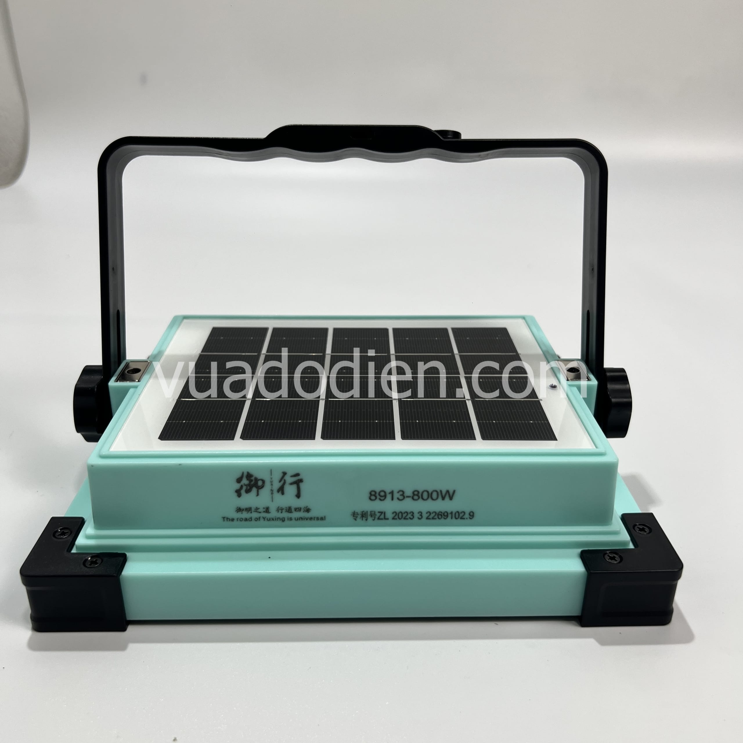Đèn năng lượng mặt trời liền thể 8913 800W pin trâu dùng 50h 7