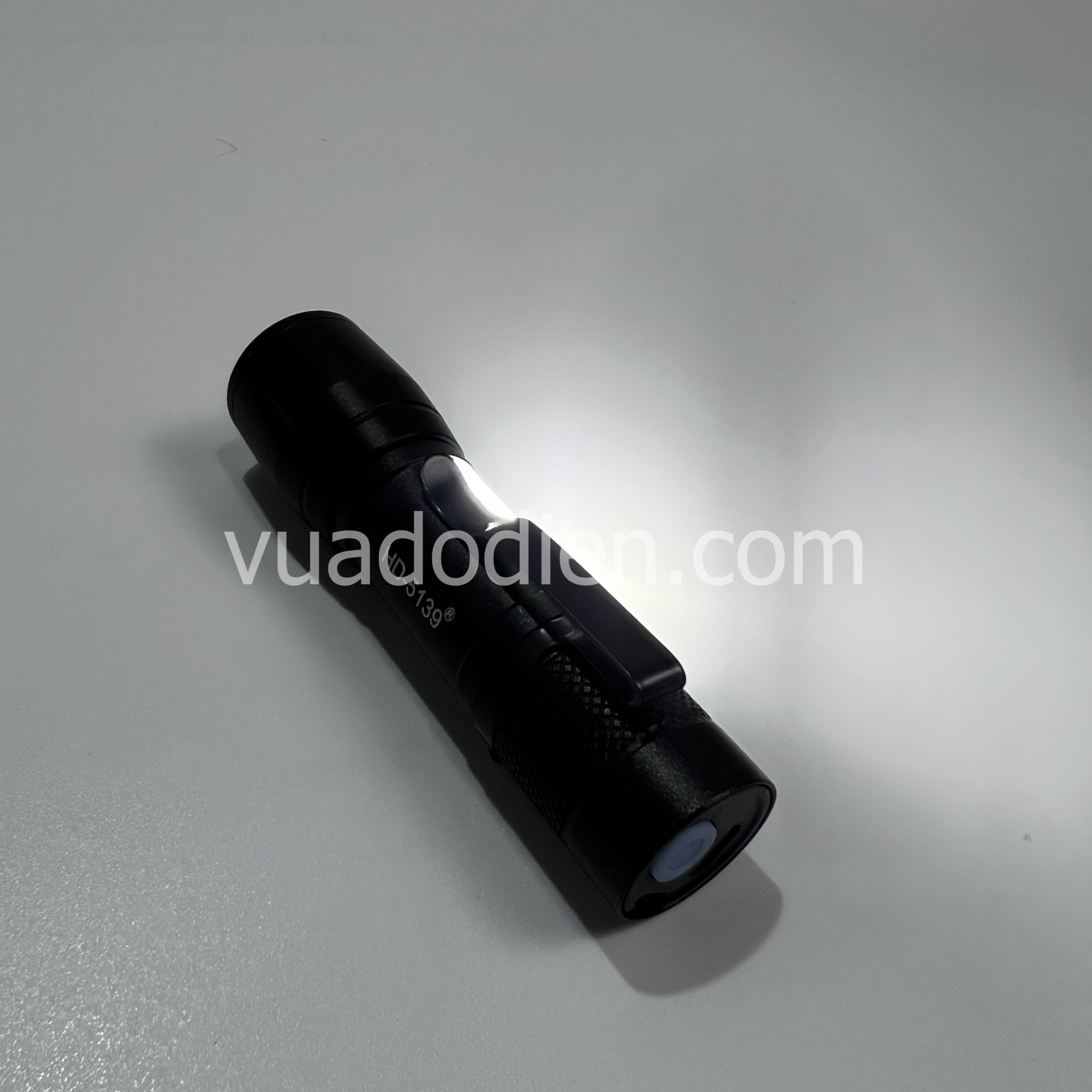 Đèn pin cầm tay siêu sáng HD-5139 mini vỏ hợp kim chống nước chống cháy nổ (5)_result Đèn pin cầm tay siêu sáng HD-5139 mini vỏ hợp kim chống nước chống cháy nổ 5