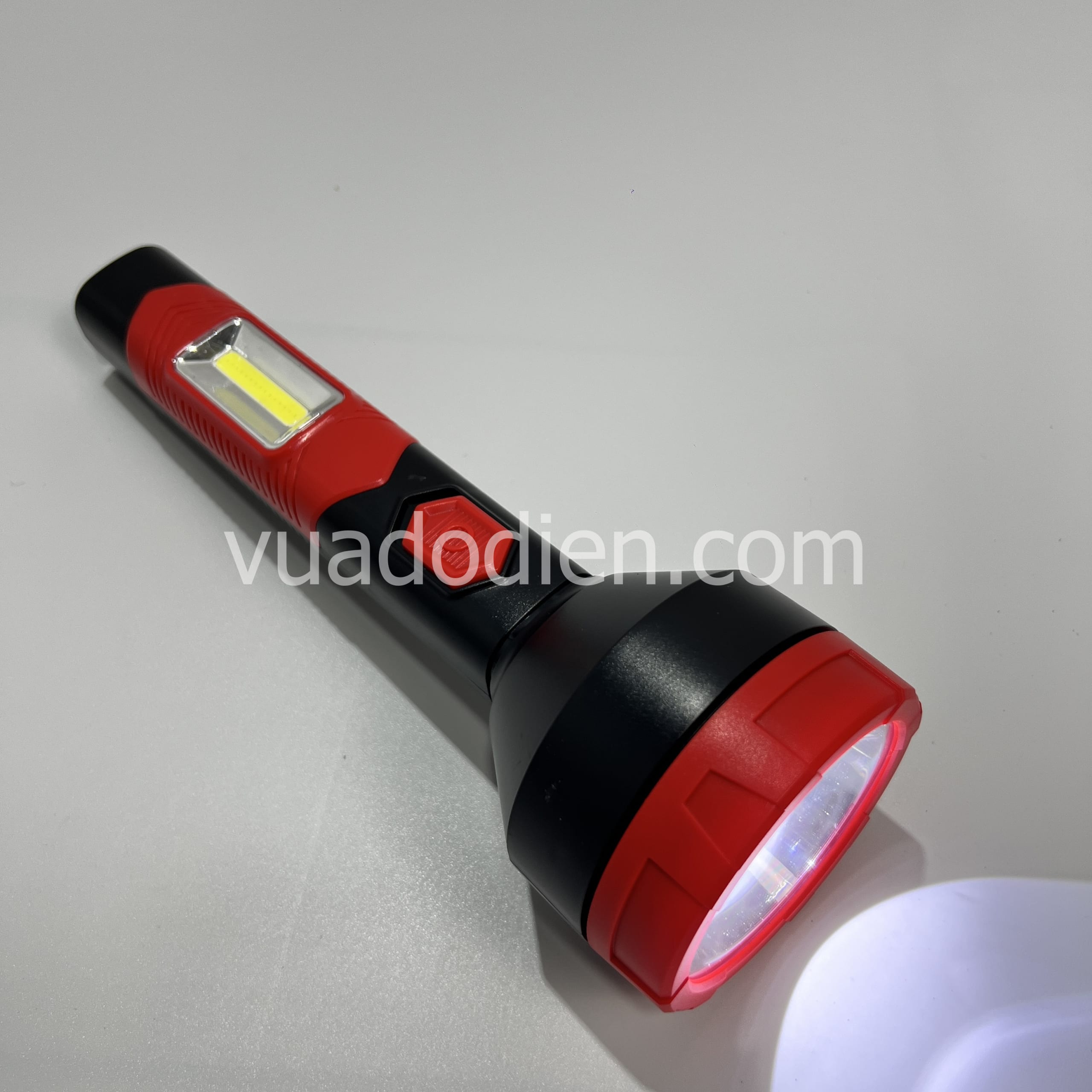 Đèn pin cầm tay siêu sáng PM-8121 2 bóng đa năng 10W-2W 2400mAh 4