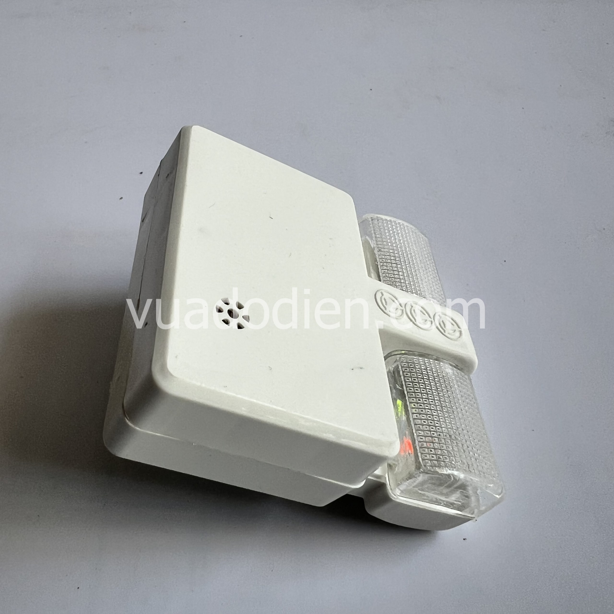 Đèn ngủ từ cảm biến ánh sáng tự bật tắt 2