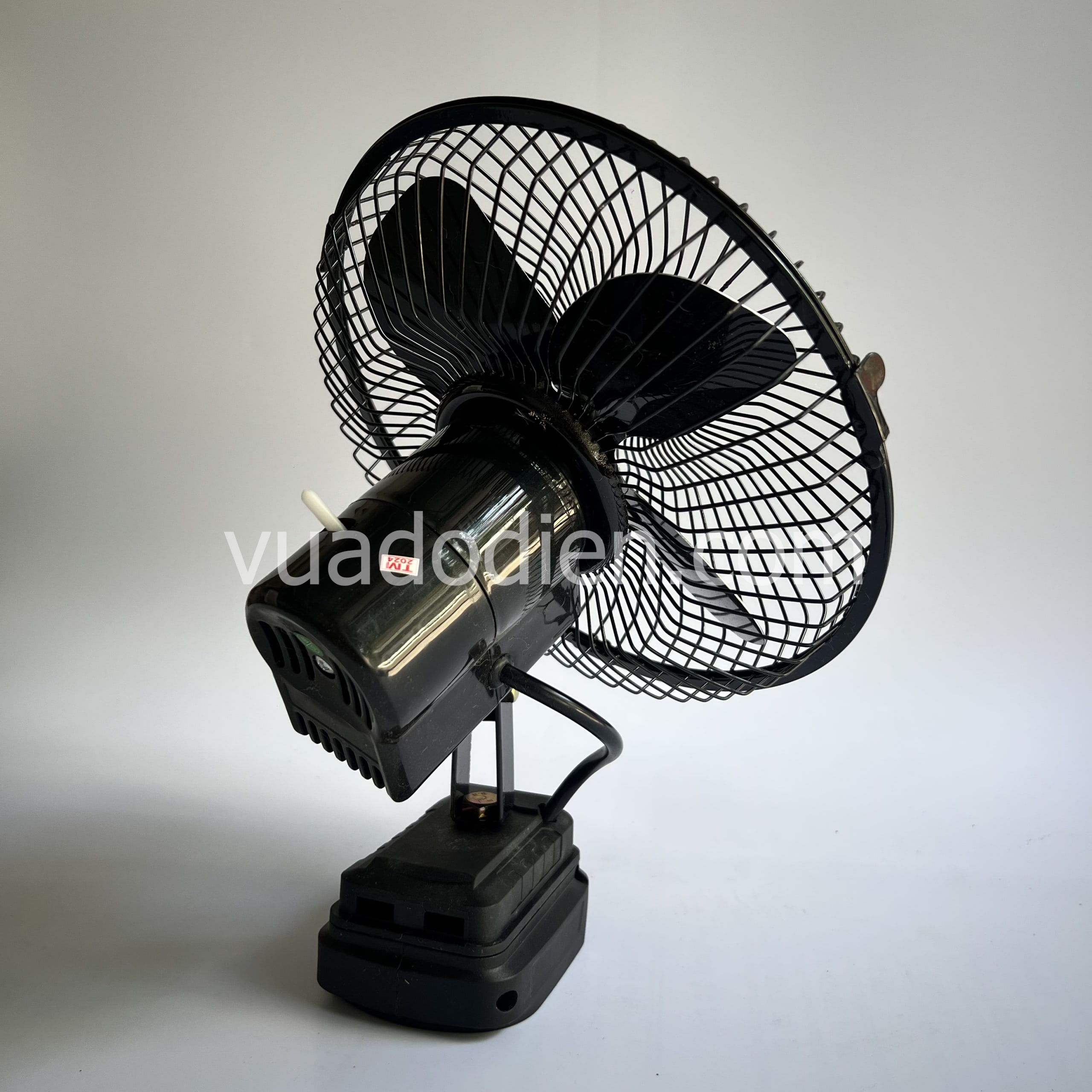 Quạt tích điện để bàn mechel pin makita dùng trên 10h lồng sắt giá rẻ (7)_result Quạt tích điện để bàn mechel pin makita dùng trên 10h lồng sắt giá rẻ 2