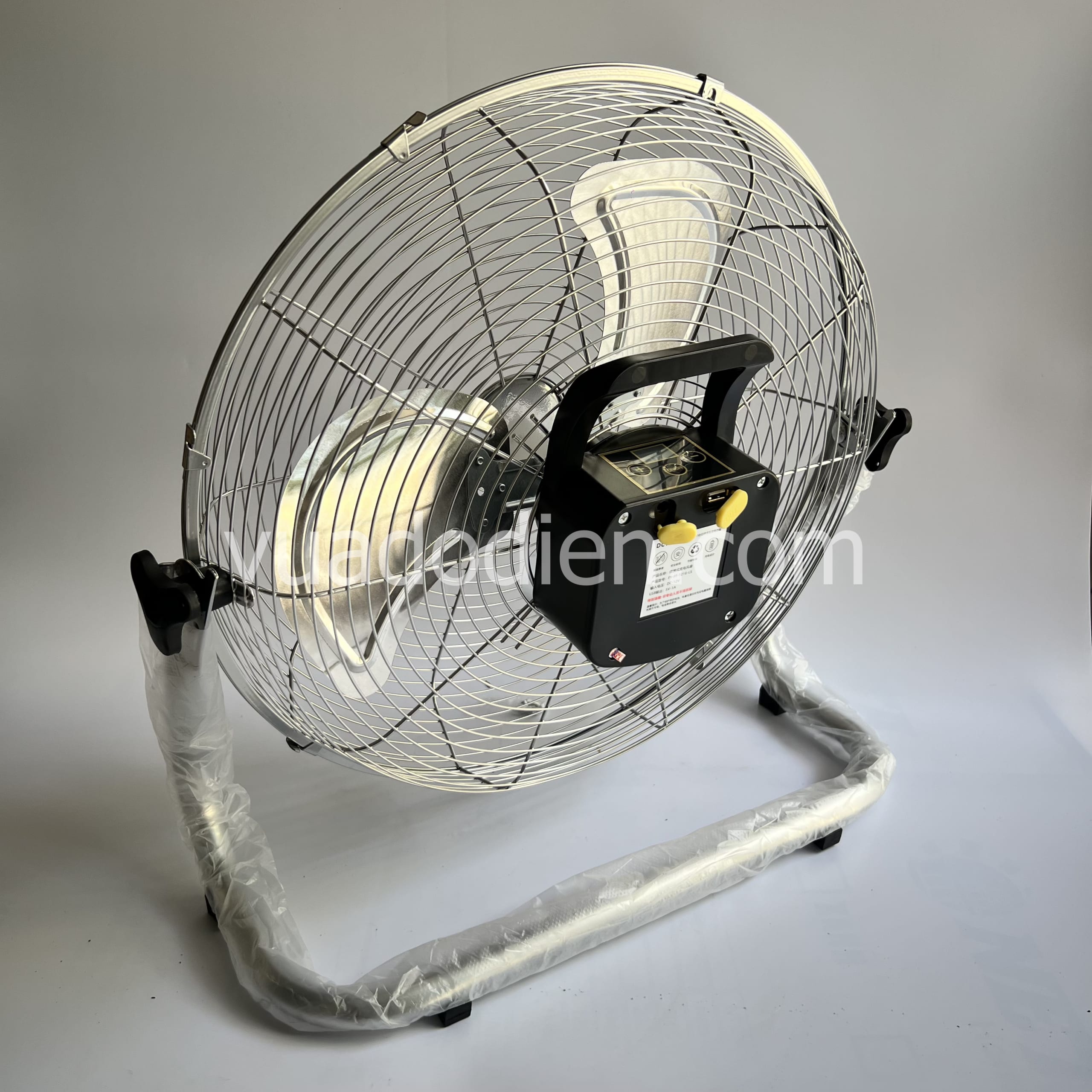 Quạt năng lượng mặt trời tích điện 16 inch xám chân quỳ hiển thị pin lồng cánh sắt (5)_result Quạt năng lượng mặt trời tích điện 16 inch xám chân quỳ hiển thị pin lồng cánh sắt 3