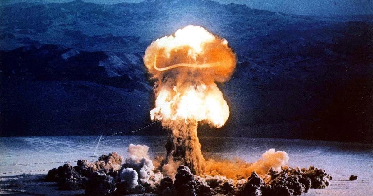 Чому AI-моделі обирають ядерну ескалацію у військових симуляціях