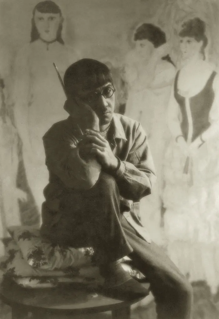 Portrait of Tsuguharu Foujita (1886–1968), photographed by Iwata Nakayama in 1926. Public domain pre-1929 photograph.