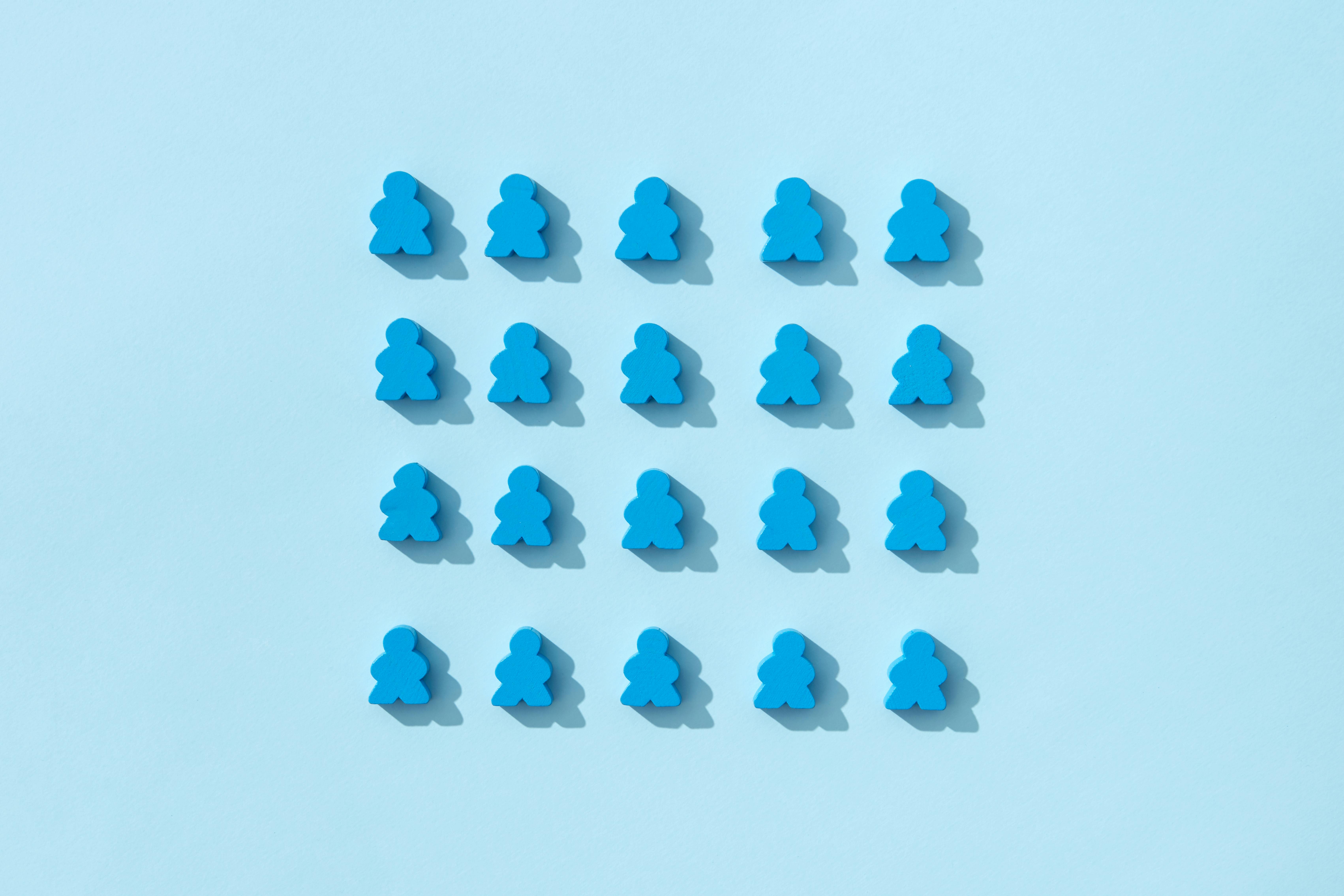 A poorly organized poster with scattered figures next to a well-structured layout showing clear visual flow and logical organization