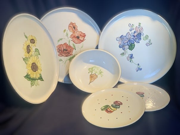 Service décoré peinture sur faience