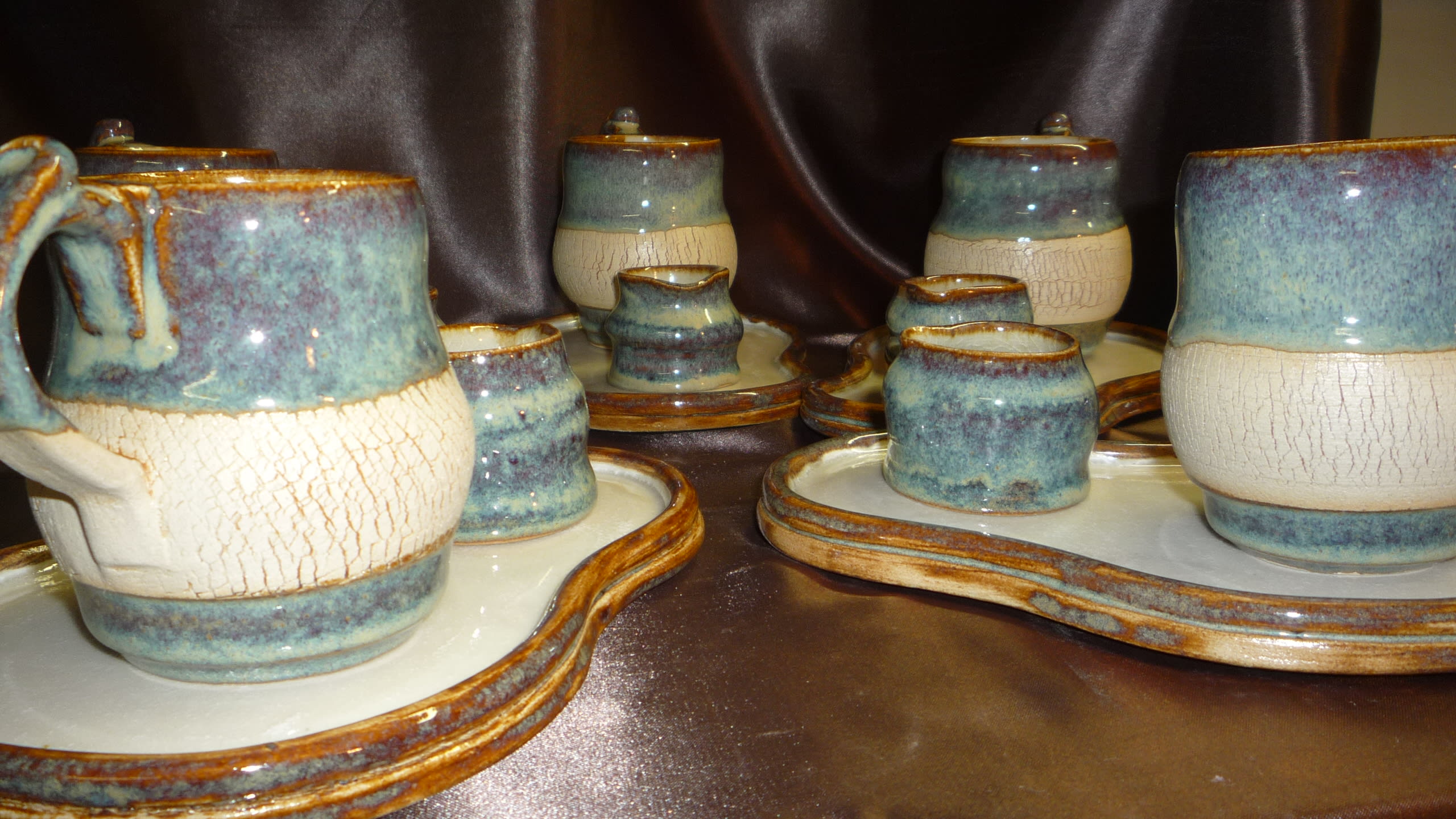 Service à café + pots à lait et sous-tasses - vue 1