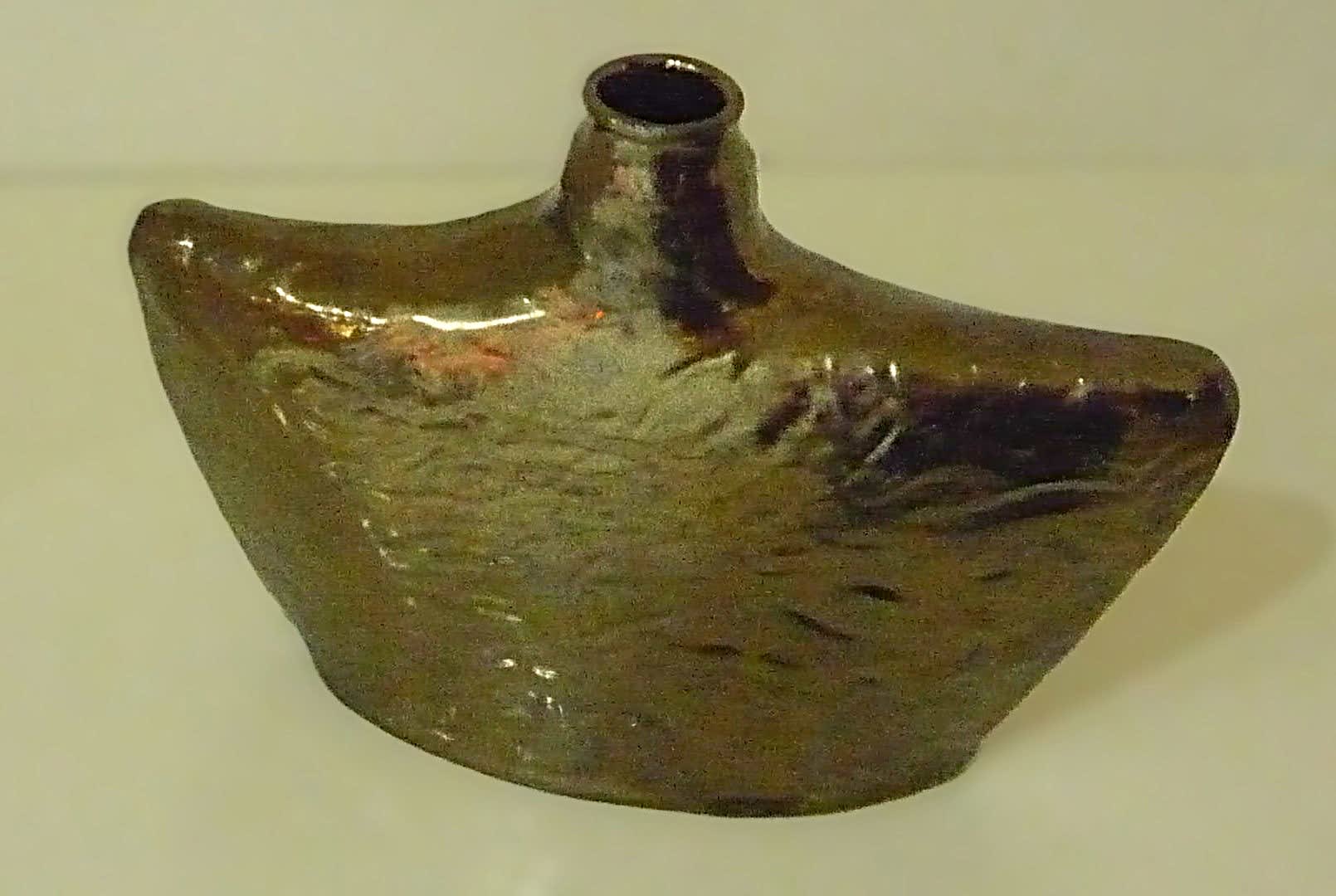 Vase émaillé couleur or - vue 1