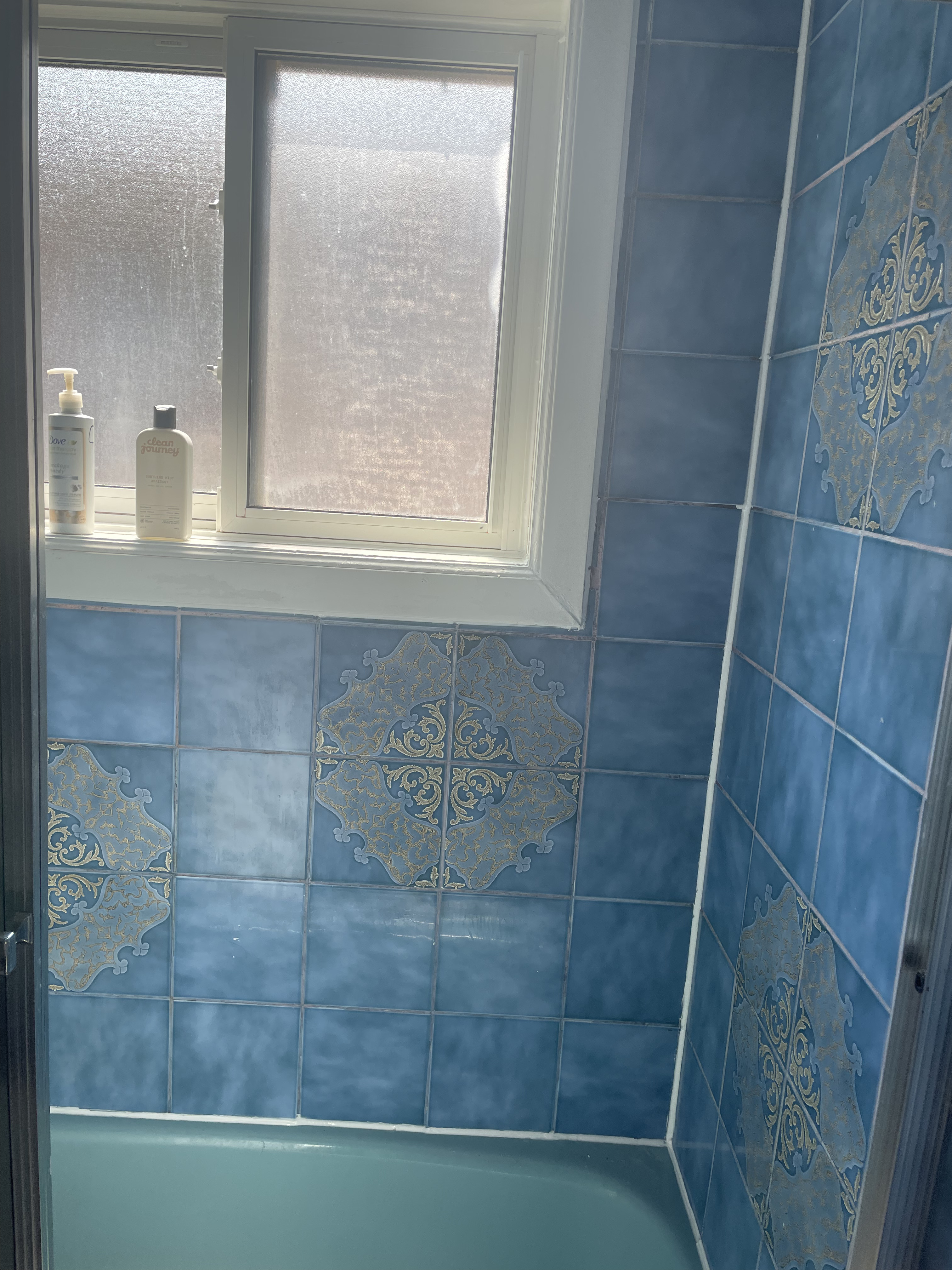 Caulking work image 12