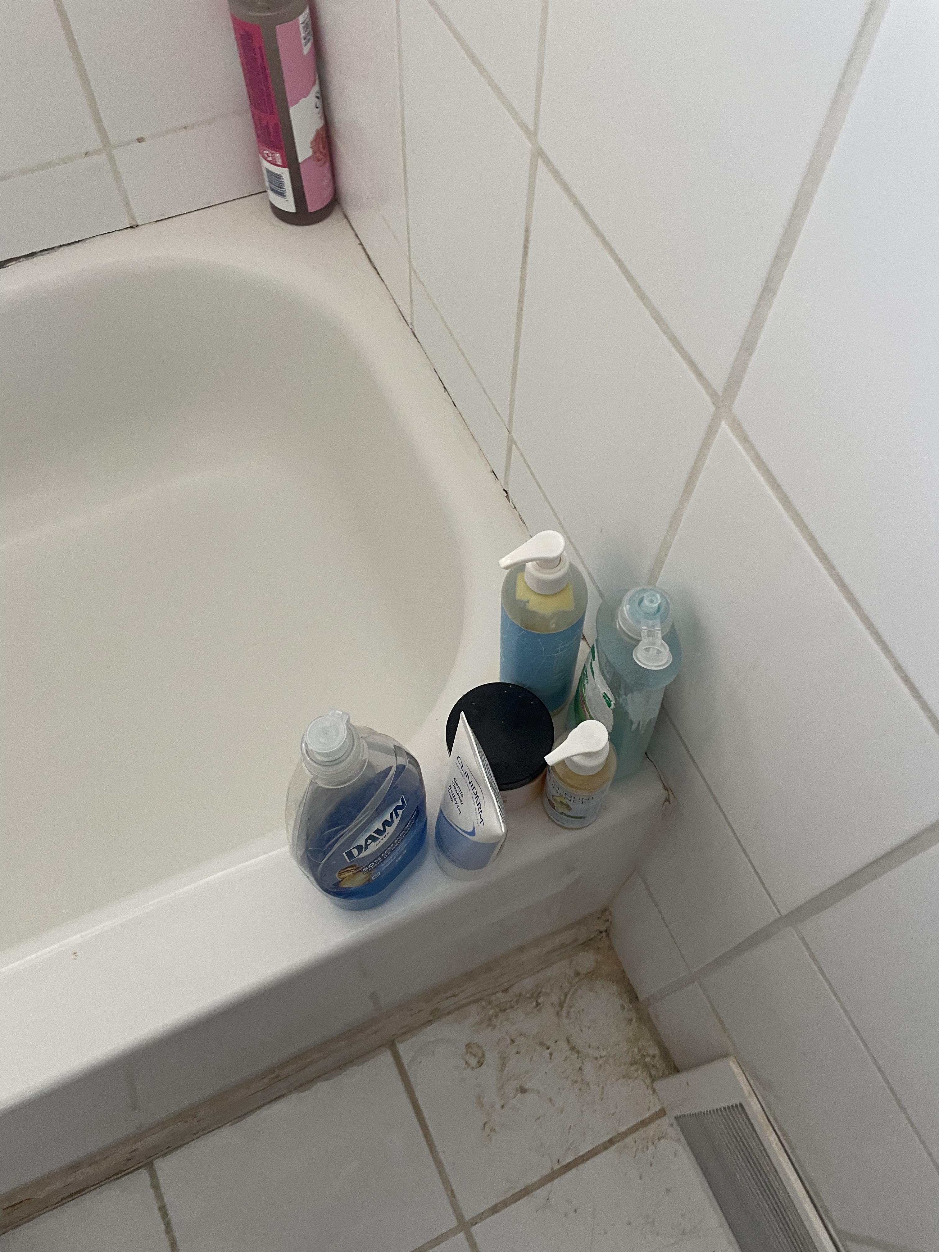 Caulking work image 9