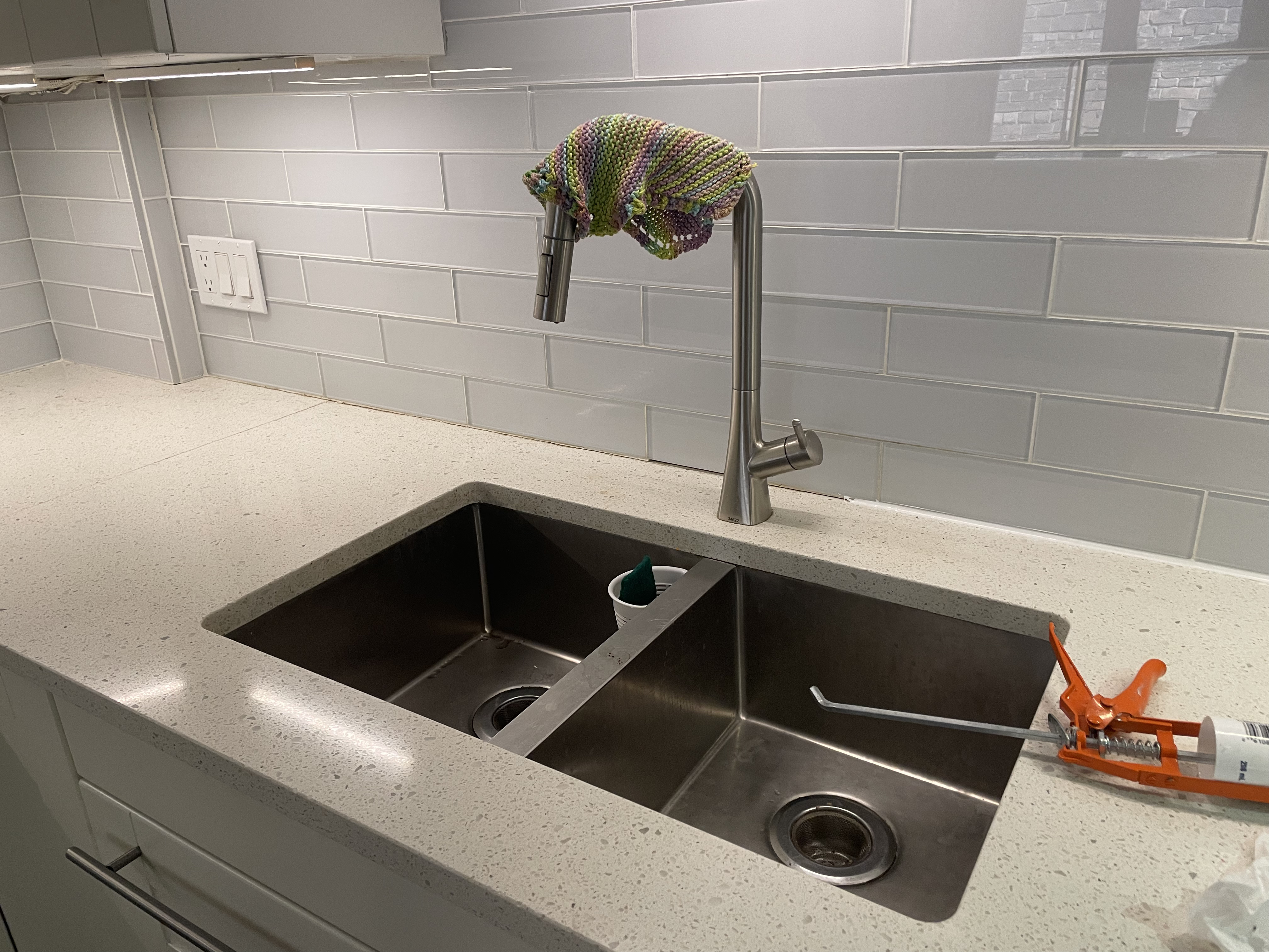 Caulking work image 2