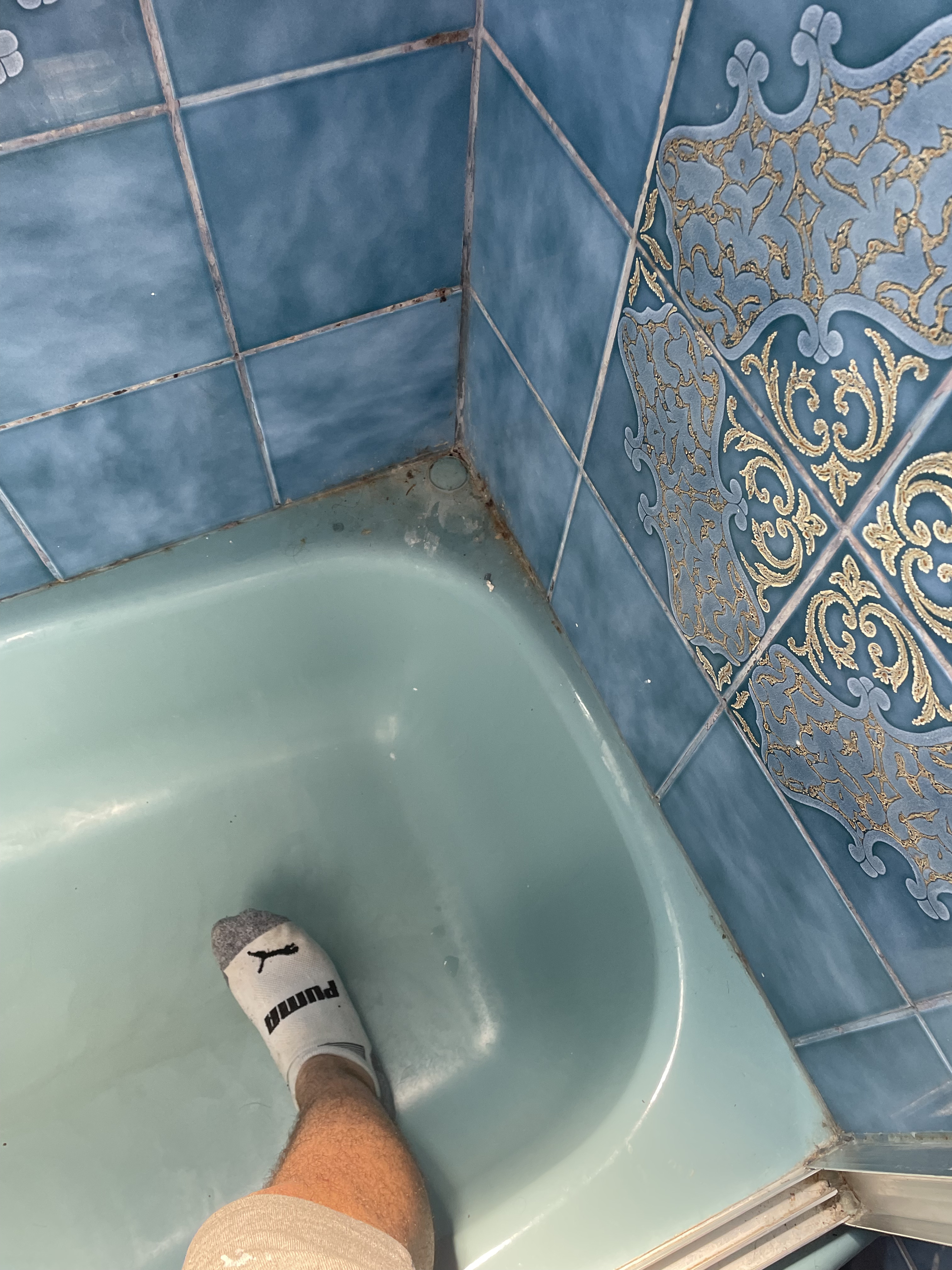 Caulking work image 11