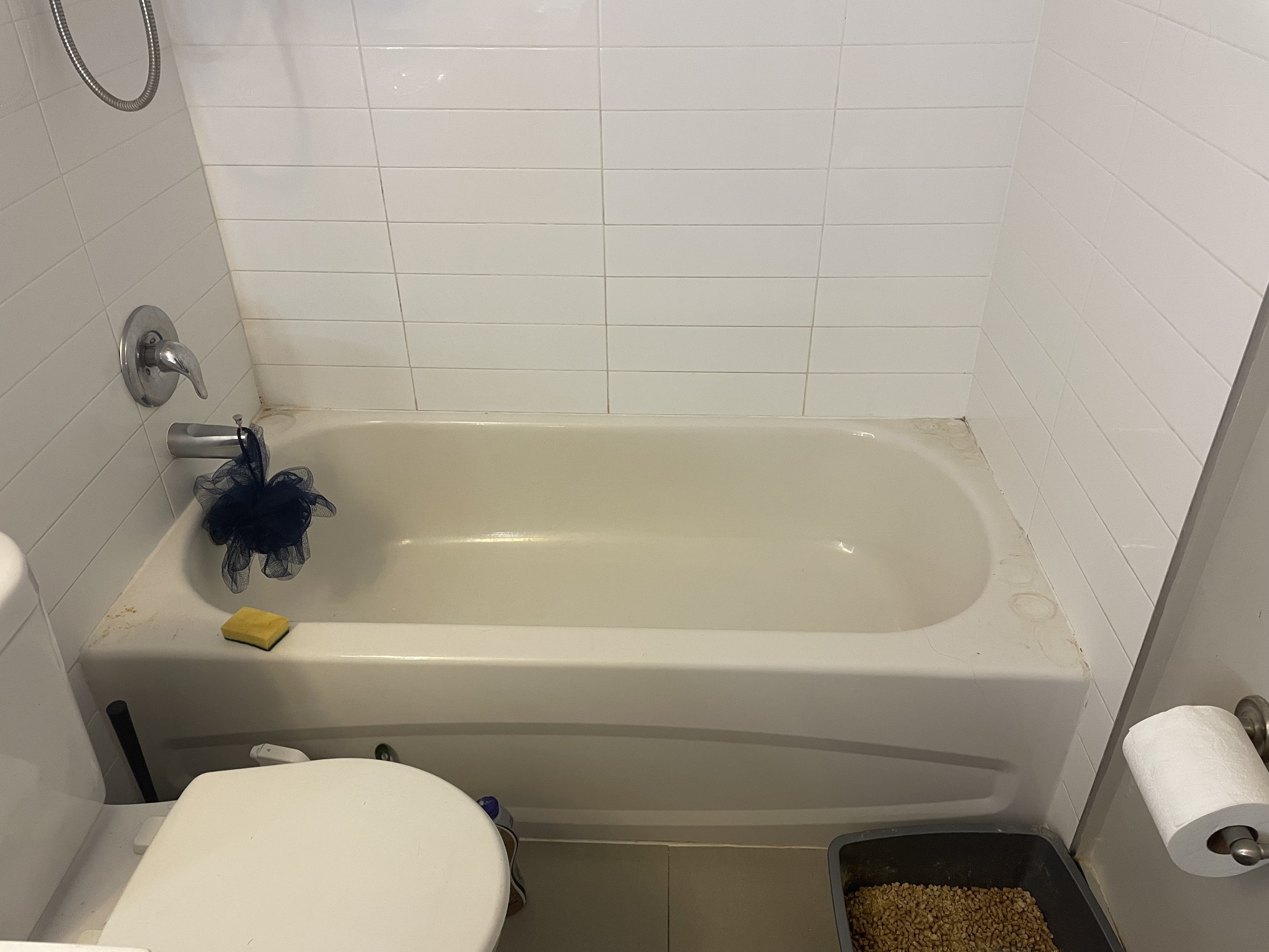 Caulking work image 7