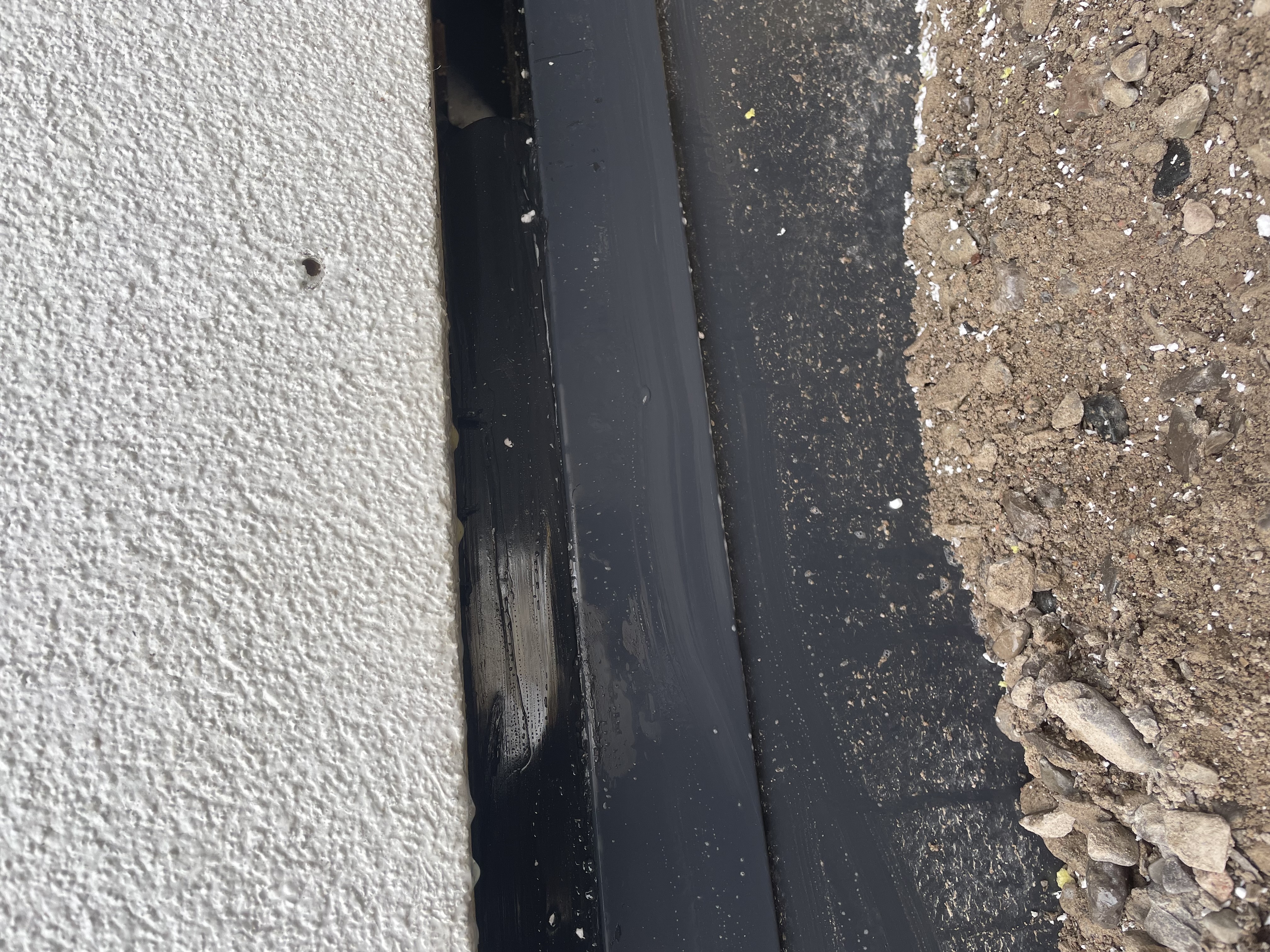 Caulking work image 3