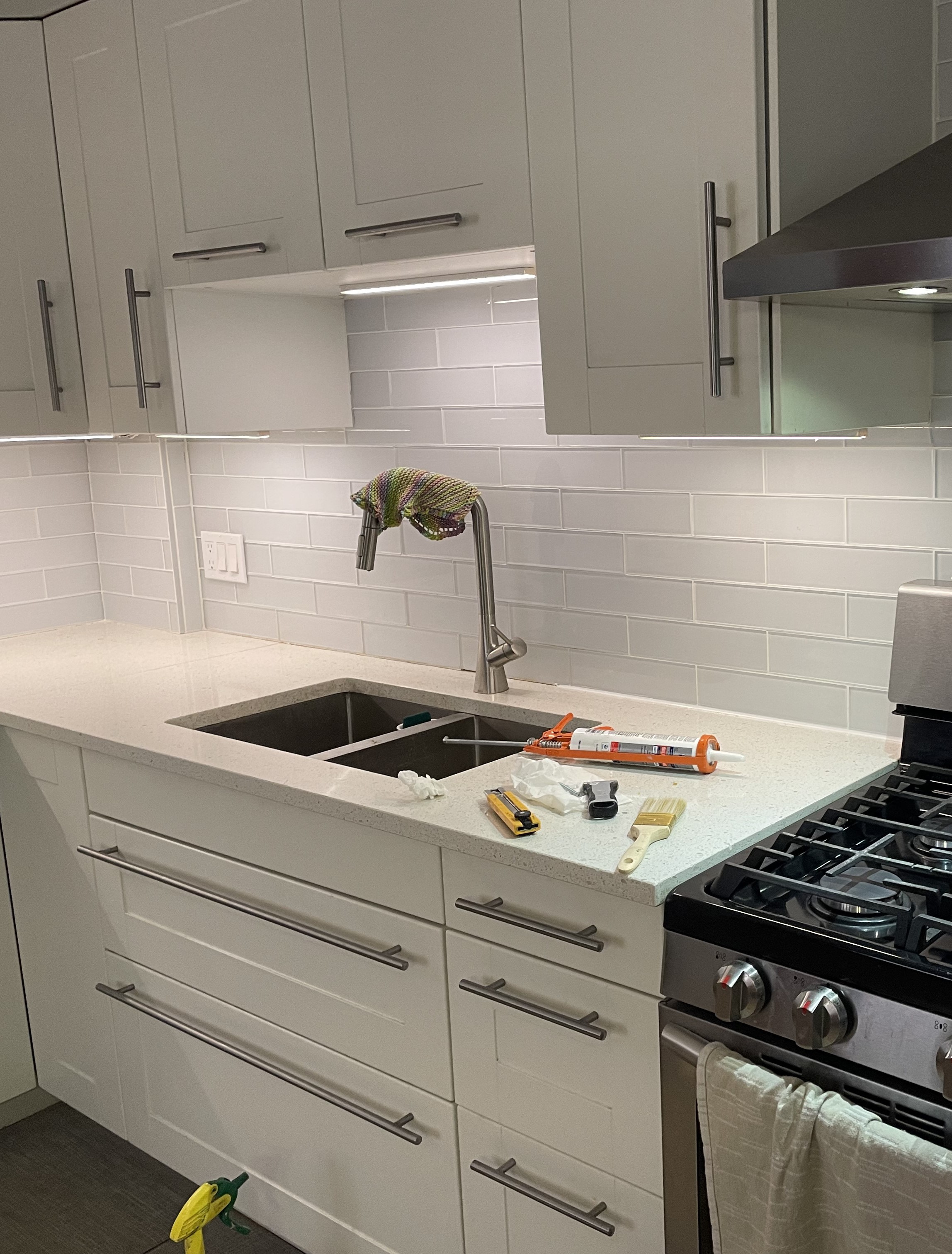 Caulking work image 10