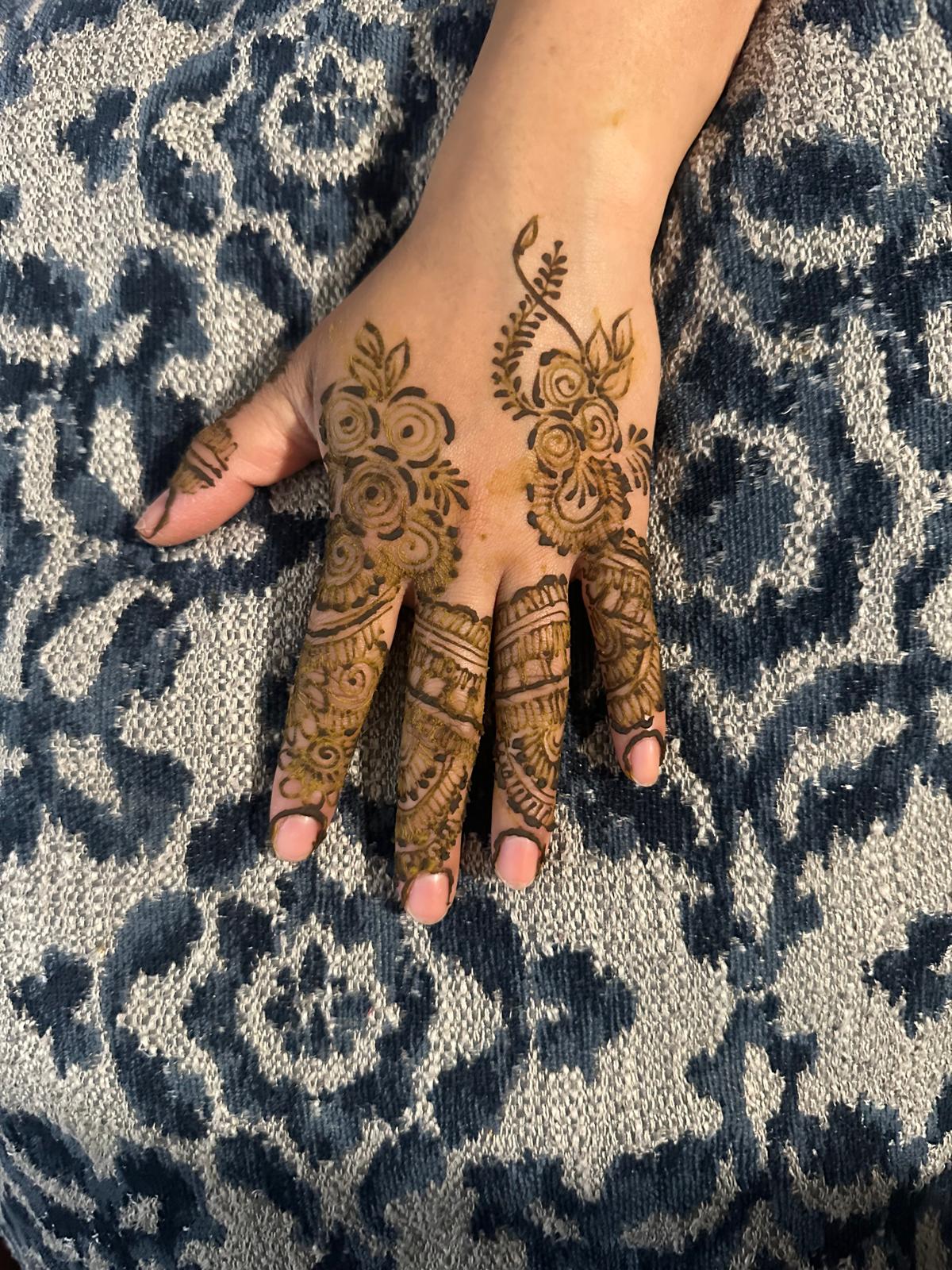 Henna design by SwirlsbyMina