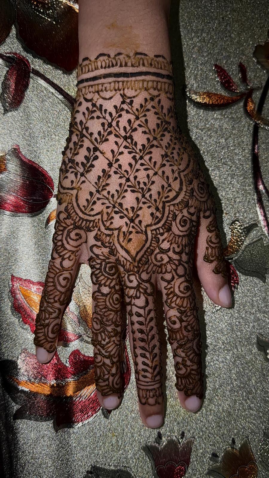 Henna design by SwirlsbyMina