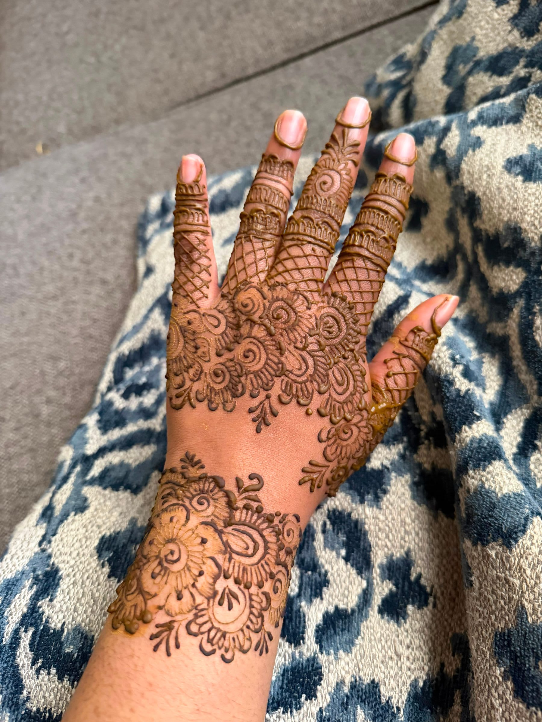 Henna design by SwirlsbyMina