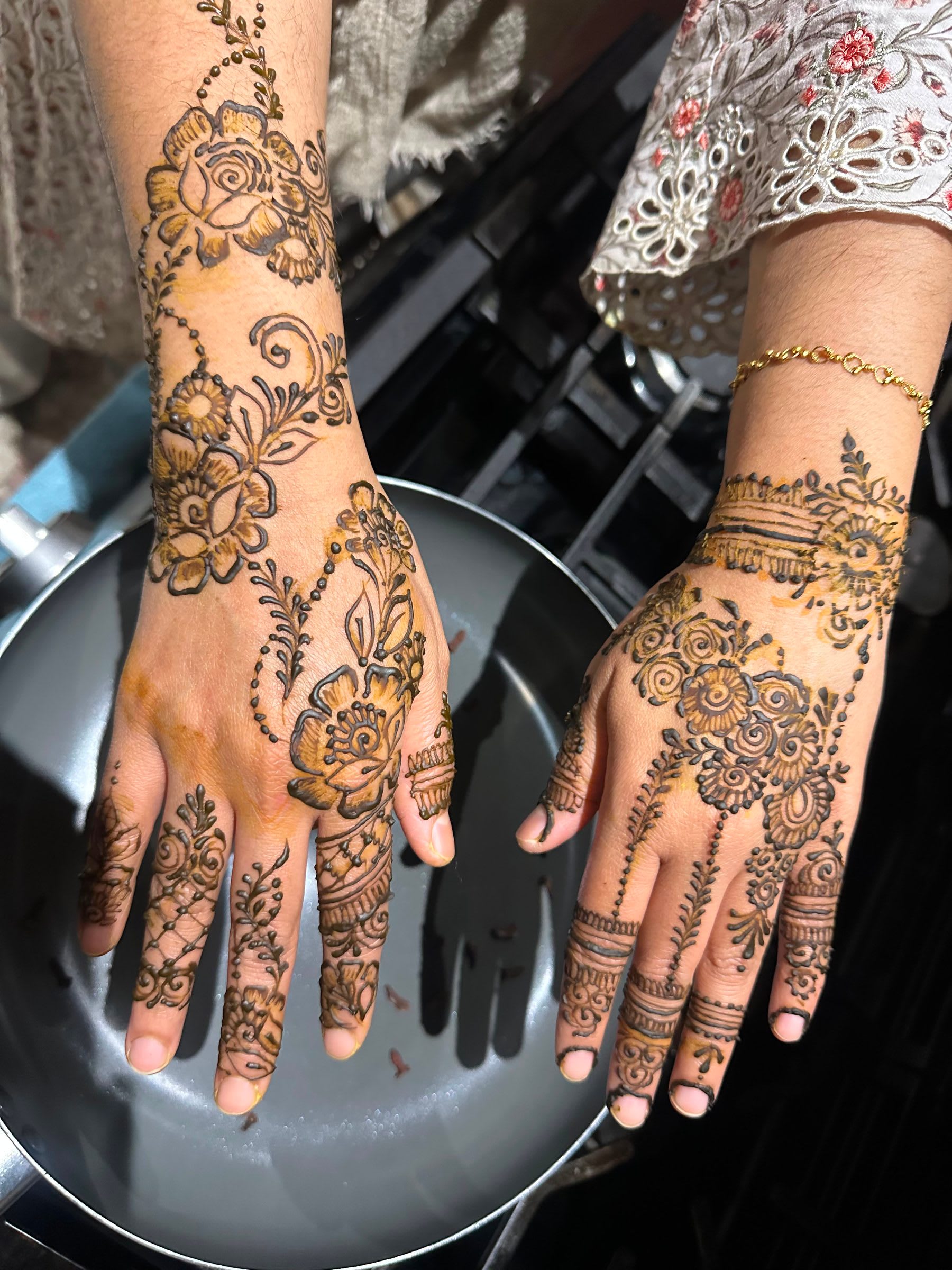 Henna design by SwirlsbyMina