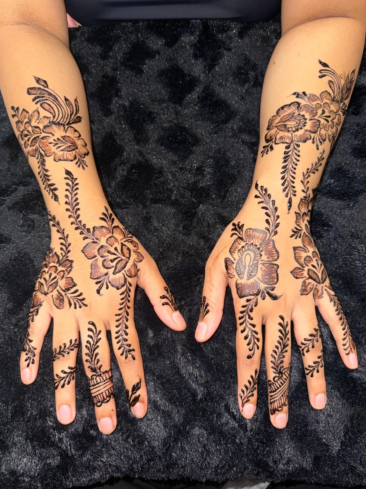 Henna design by SwirlsbyMina