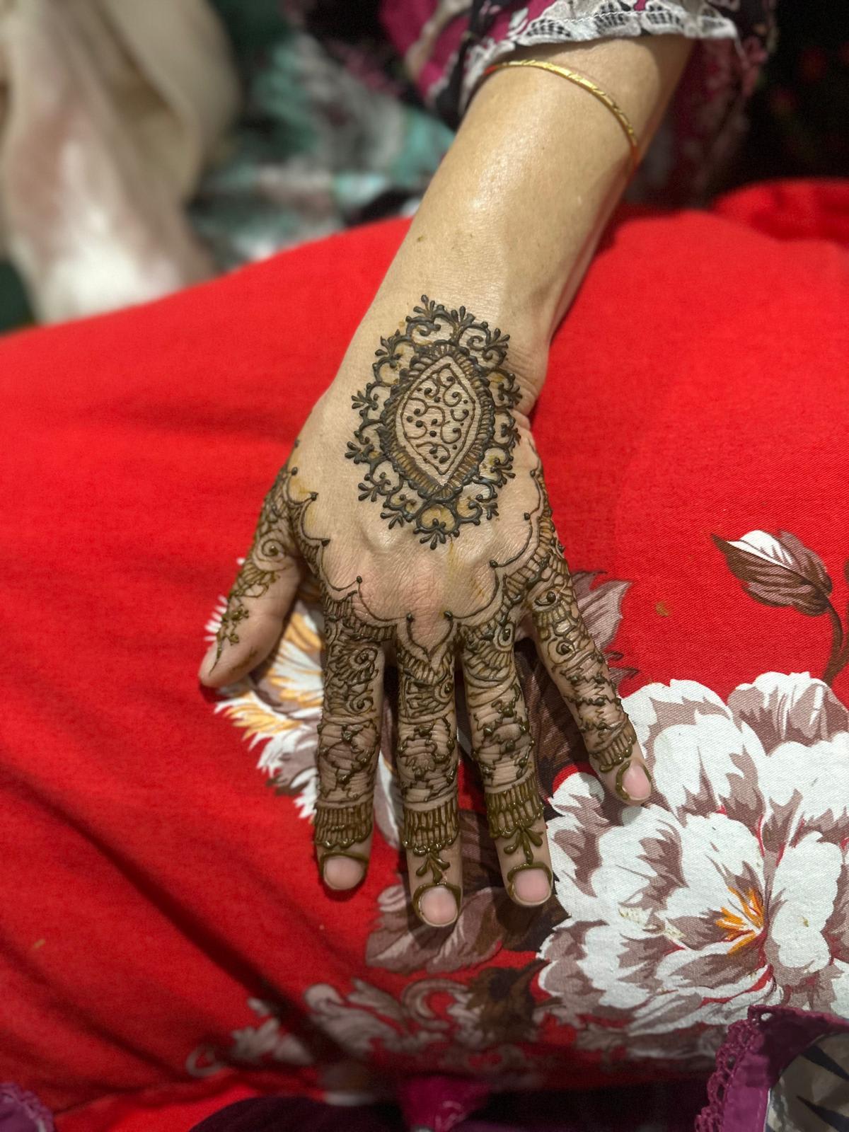 Henna design by SwirlsbyMina