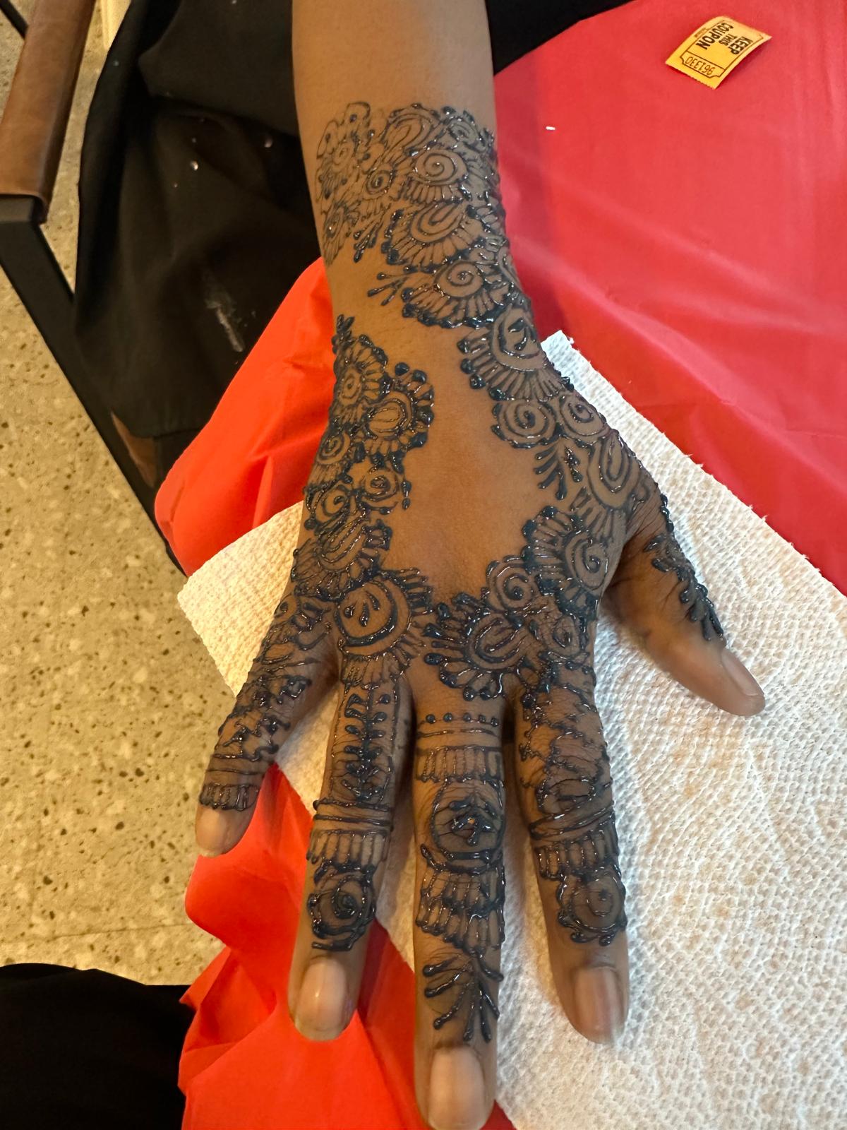Henna design by SwirlsbyMina