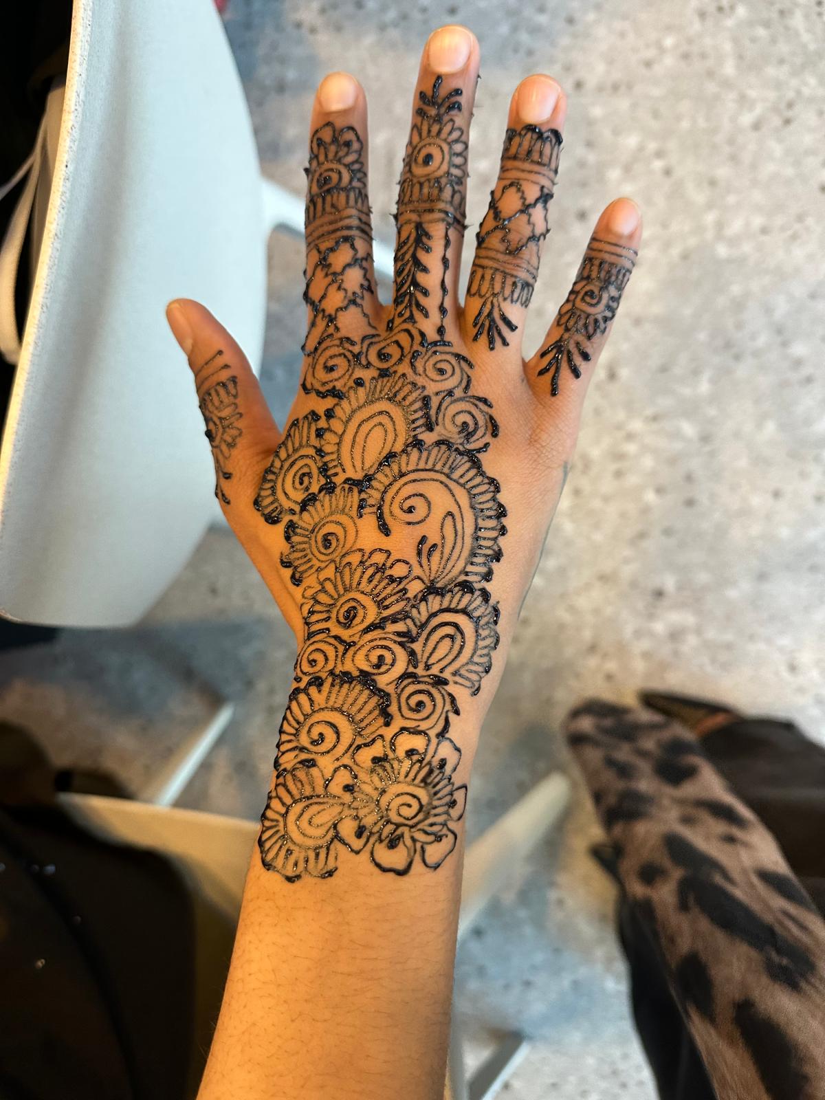 Henna design by SwirlsbyMina