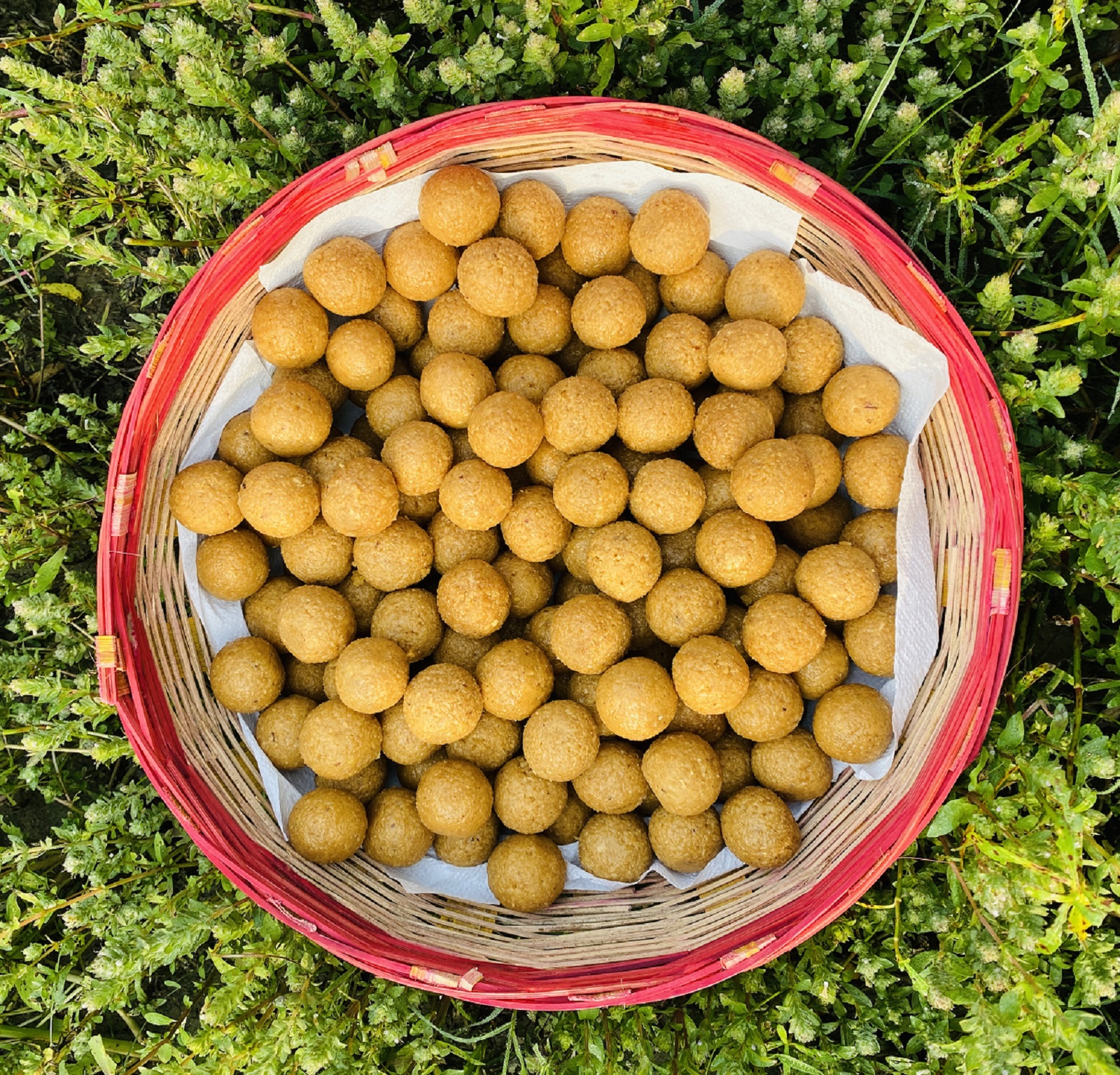 খাঁটি আঁখের গুড়ের নারকেল নাড়ু