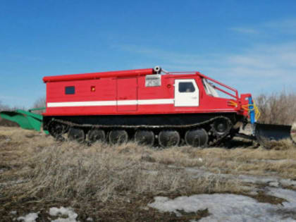 Рубцовские машиностроители представили новинку - гусеничный снегоболотоход для тушения пожаров
