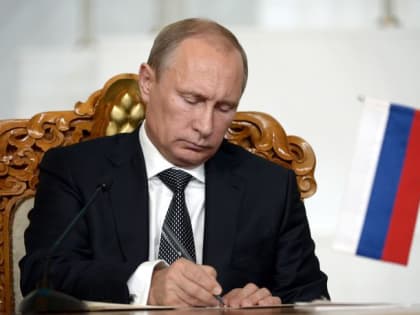 Путин наградил двух жителей Алтайского края за заслуги перед Россией