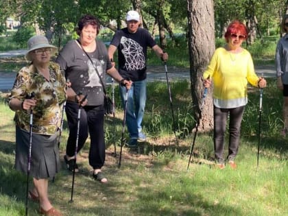 Дмитрий Аганов: «Мизюлинские ходоки» открыли новый сезон занятий скандинавской ходьбой