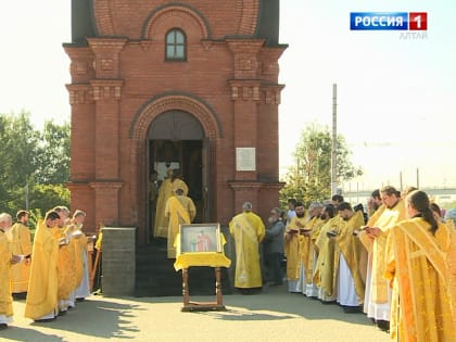 В честь Дня крещения Руси в Барнауле прошла служба под открытым небом