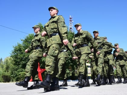 Губернатор Виктор Томенко представляет отчет о результатах деятельности Правительства Алтайского края за 2022 год депутатам АКЗС