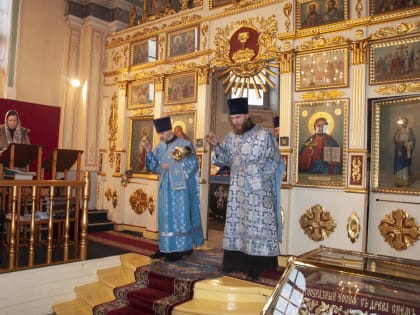 Во вселенскую родительскую субботу архипастырь совершил Божественную литургию и панихиду
